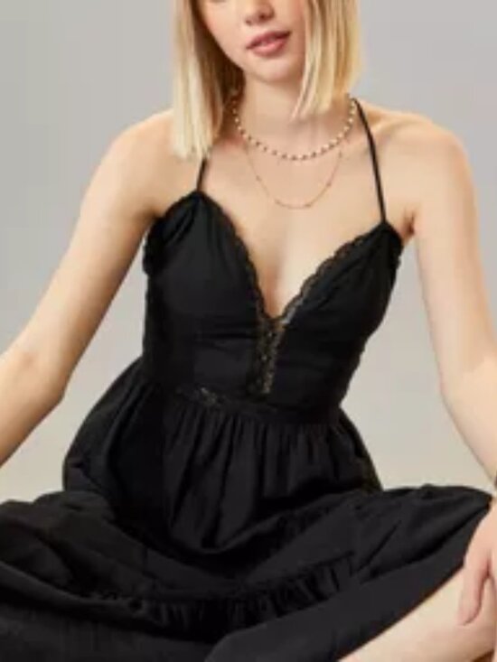 Francesca's Collections Dresses & Skirts - Francesca's Emerie Lace Trim Maxi Dress NWT